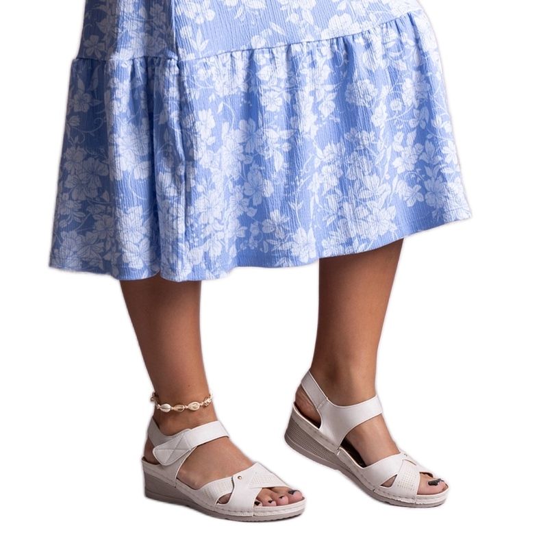 Sandale bej Kirane cu pană joasă