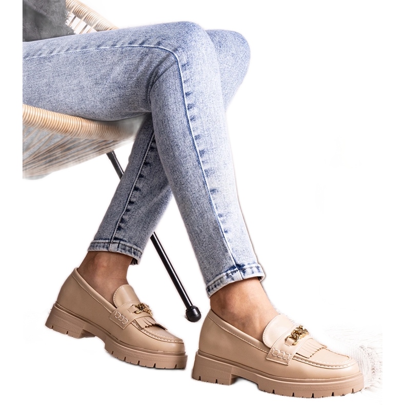 Pantofi bej cu catarama aurie de la Anielania