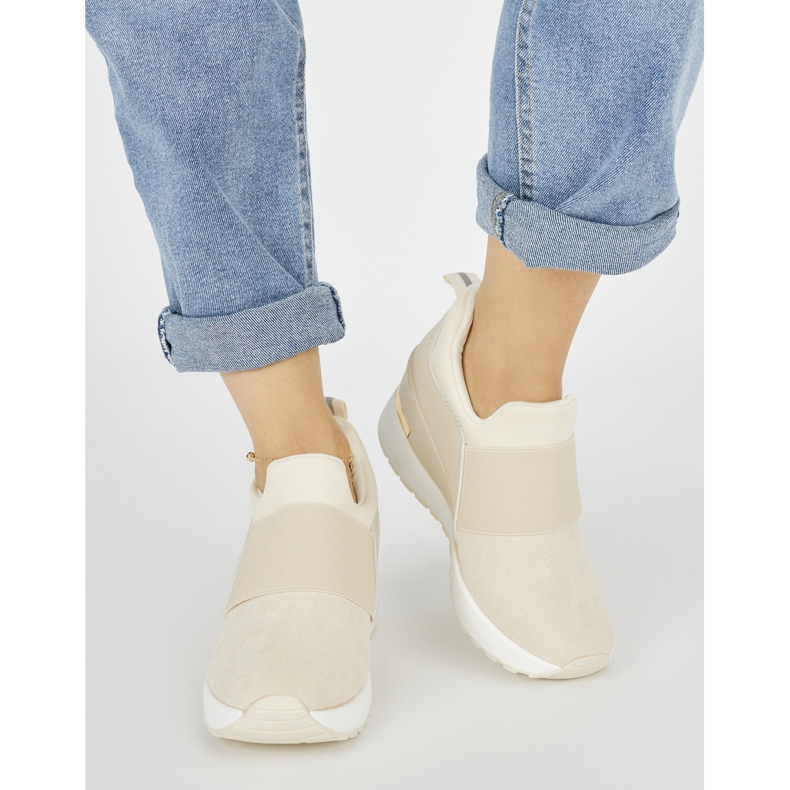 Tenisi de damă bej deschis cu pană