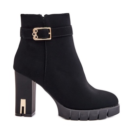 Botine de dama izolate cu catarama aurie, Taitra neagra negru