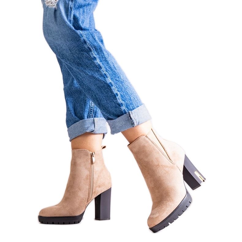 Botine bej cu strasuri de la Hayet Botine bej cu strasuri de la Hayet