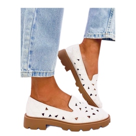 Mocasini albi ajurati