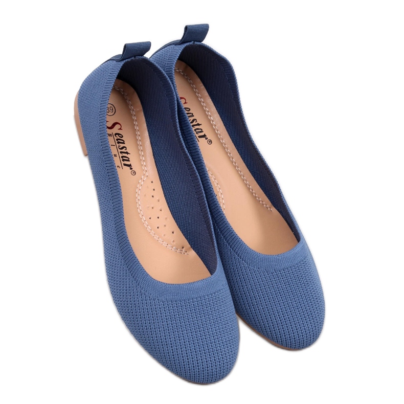 Balerini cu șosete albastre albastru