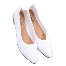 Balerini albi tesuti