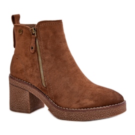 Botine de dama izolate maro