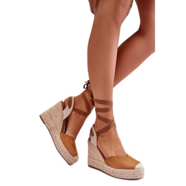 Sandale tip camel cu siret maro