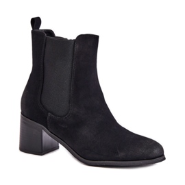 Botine izolate de dama negru