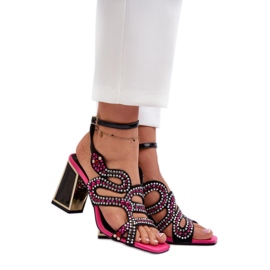 Sandale de dama cu decor pe toc negru