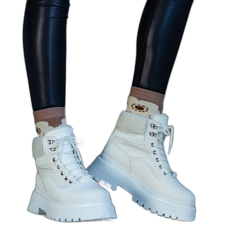 Adidasi albi cu talpa groasa si blana de la Best