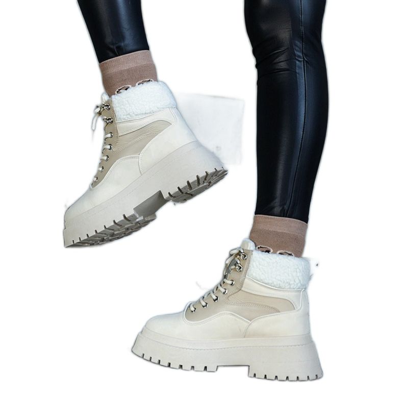 Adidași bej cu talpă groasă și blană de la Best