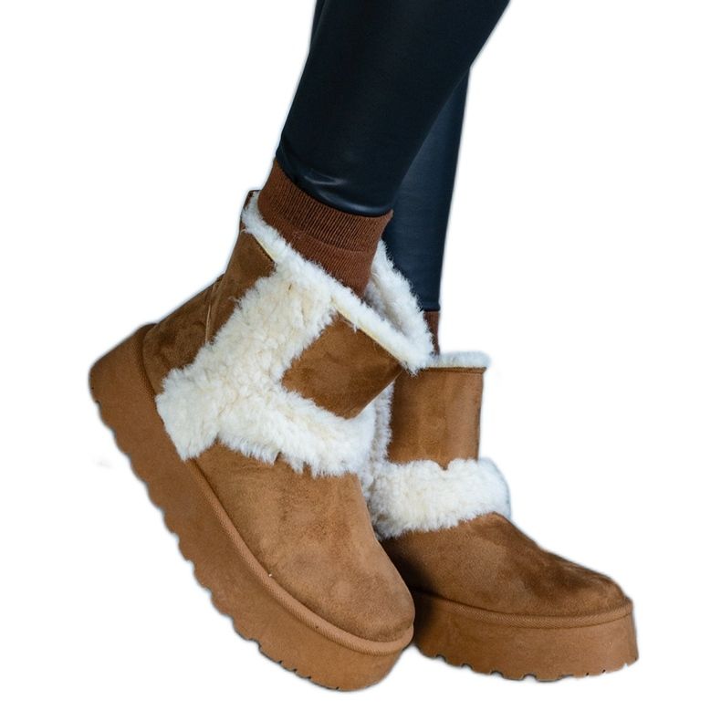 Cizme de zapada maro din piele intoarsa ecologica decorate cu blana de la Peters