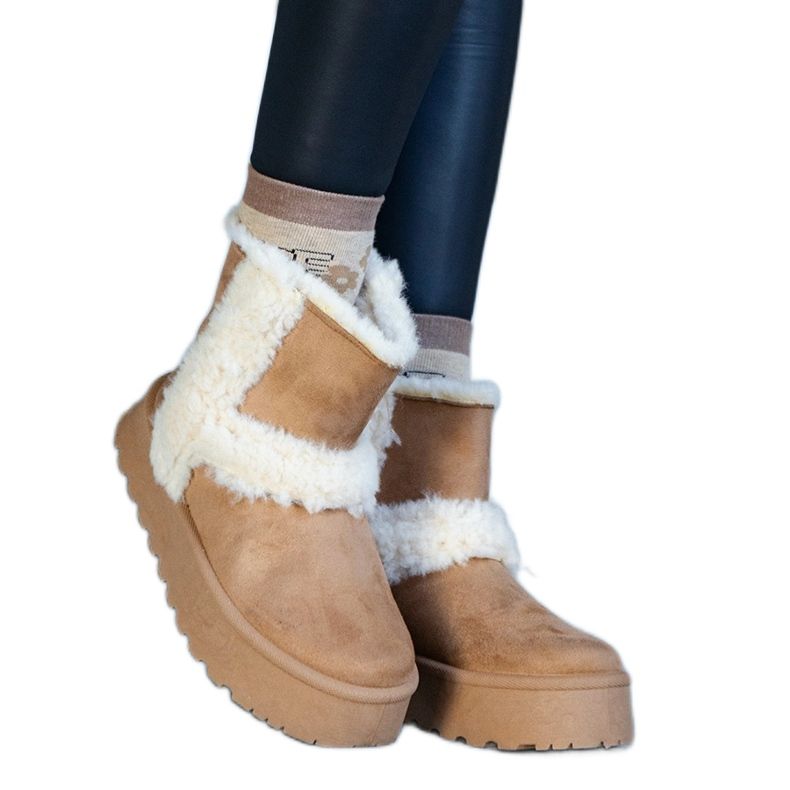 Cizme de zăpadă din piele ecologică bej închis pe o platformă decorată cu blană de la Peters