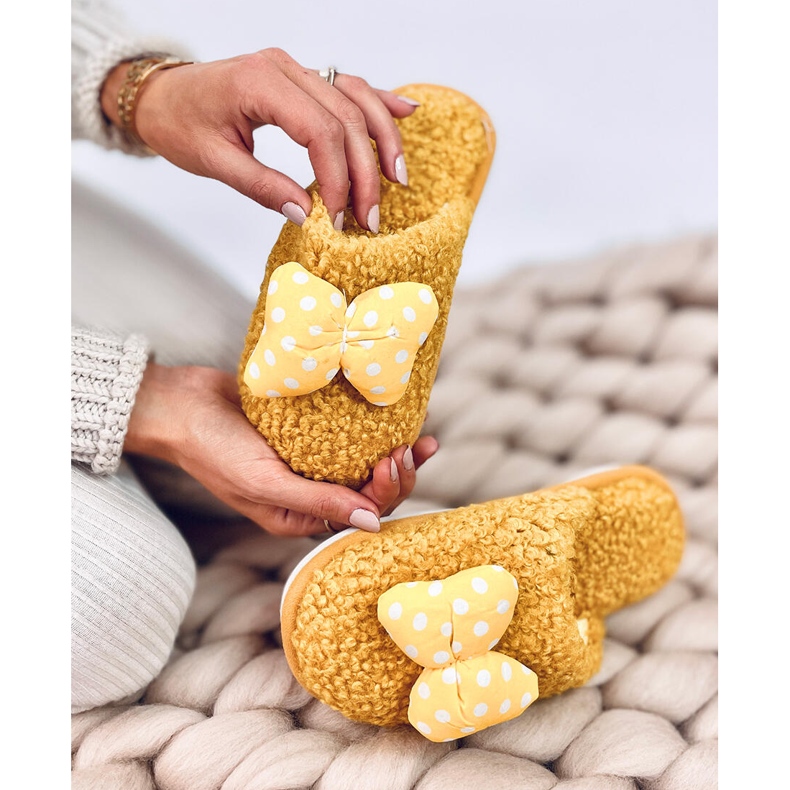 Papuci copii cu fundita, Copil Galben