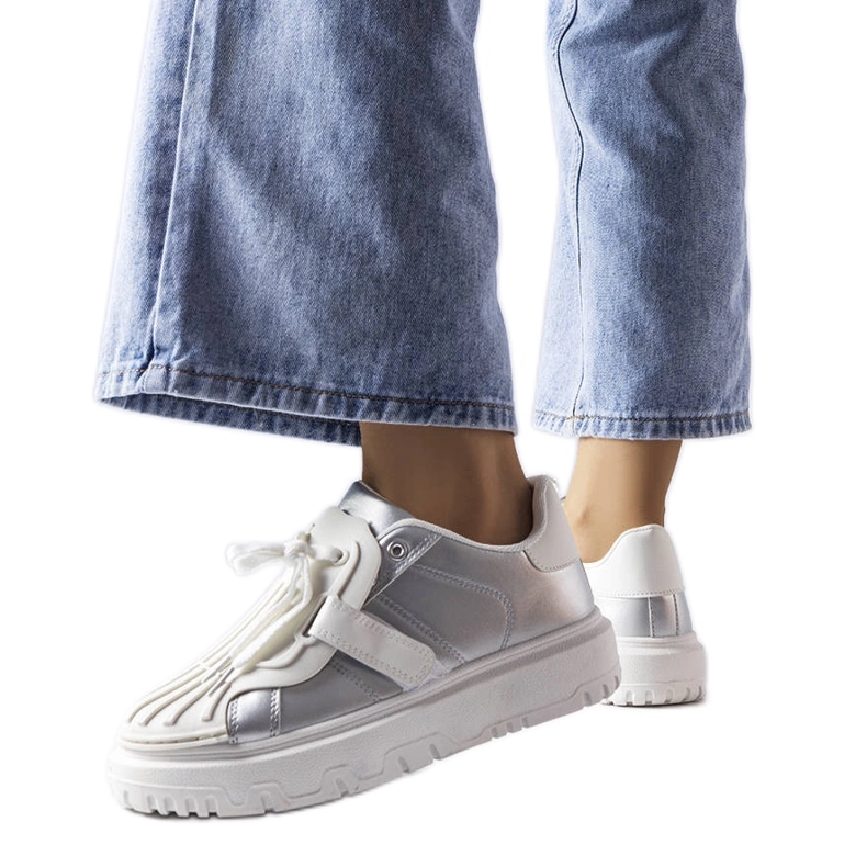 Tenisi sport dama argintii pe platforma Tenisi sport dama argintii pe platforma