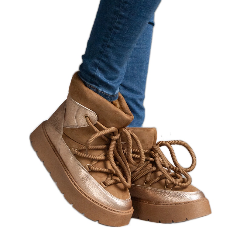 Cizme de zapada de dama maro pe platforma, izolate cu blana