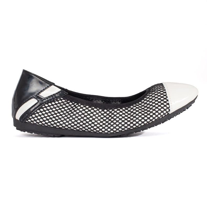 Balerini albi și negri decorati cu plasă Balerini albi și negri decorati cu plasă