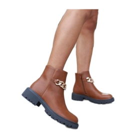 Botine maro decorate cu un lant Bonsaint - Solea Botine maro decorate cu un lant Bonsaint - Solea