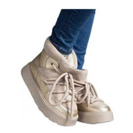 Cizme de zapada cu platforma bej izolate cu blana Sapphi - Solea Cizme de zapada cu platforma bej izolate cu blana Sapphi - Solea