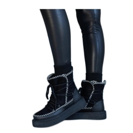 Cizme de zapada cu platforma neagra cu sireturi decorate cu broderie Mckenzie - Solea negru