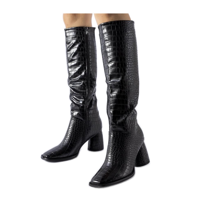 Cizme negre decorate cu relief negru Cizme negre decorate cu relief negru