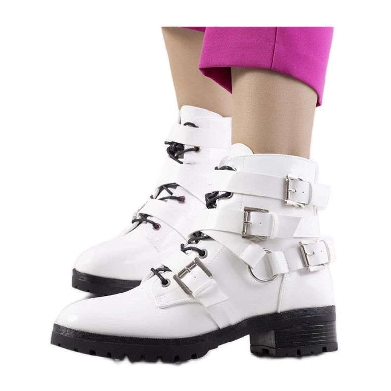 Botine de dama cu fermoar si catarame, albe Botine de dama cu fermoar si catarame, albe