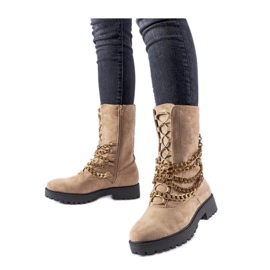 Botine izolate bej cu lant