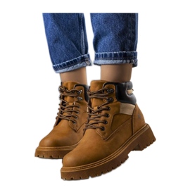 Cizme de drumeție izolate maro de la Nadel - Solea