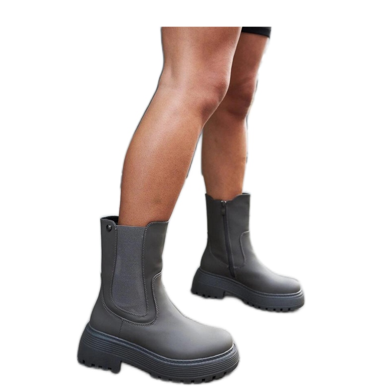 Cizme cu platformă izolată de culoare verde Cizme cu platformă izolată de culoare verde