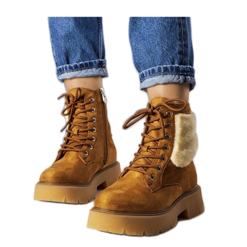 Cizme izolate maro cu blana Cizme izolate maro cu blana