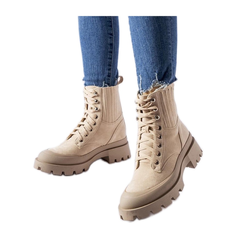 Botine bej din piele intoarsa ecologica