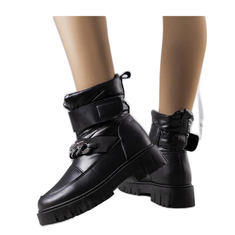 Cizme negre de zapada cu lant negru Cizme negre de zapada cu lant negru