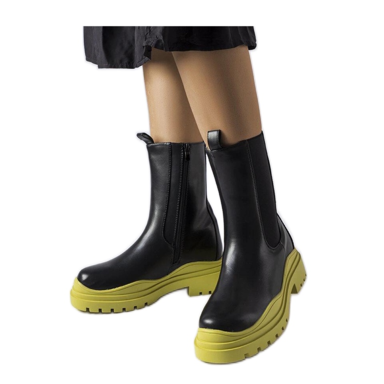 Cizme negre cu talpa colorata negru