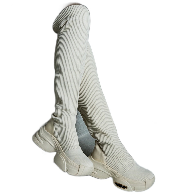 Cizme slip-on bej, cu căptușeală flexibilă și talpă masivă