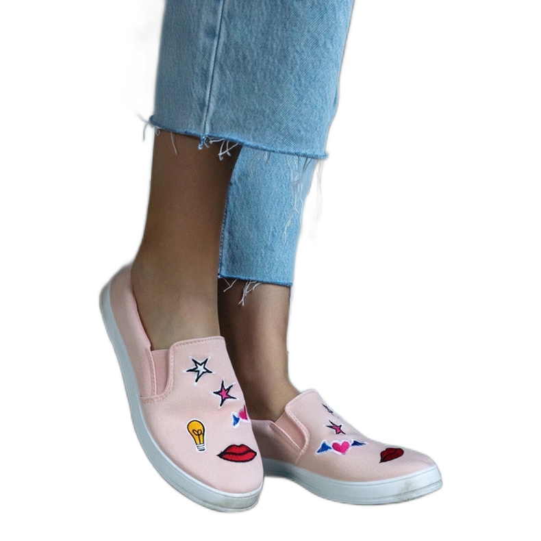 Tenisi roz din stofa cu petice