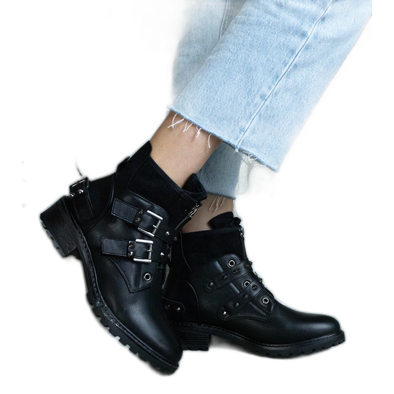 Botine negre decorate cu crampoane cu toc plat negru