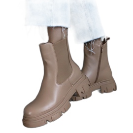 Botine izolate bej cu fermoar, piele ecologica