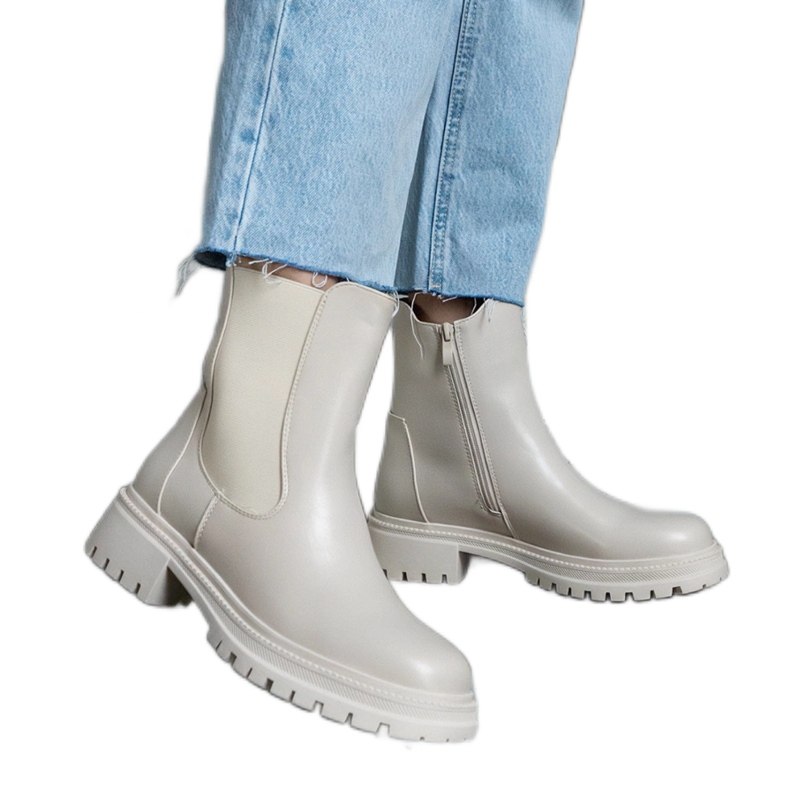 Botine izolate bej cu fermoar, piele ecologica