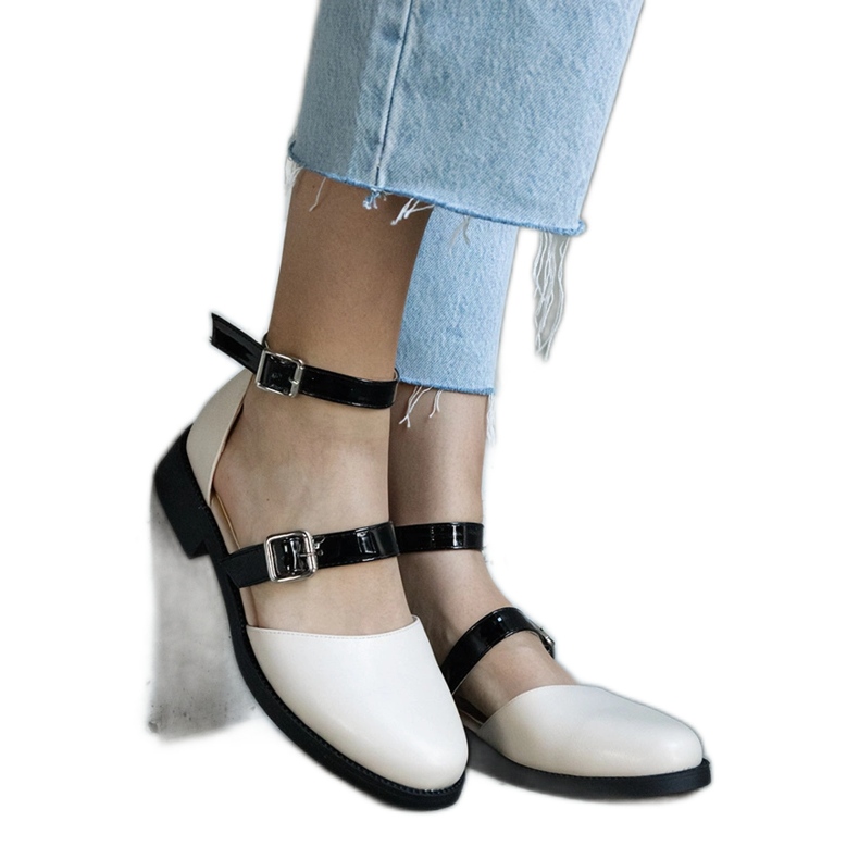 Balerini bej cu cataramă