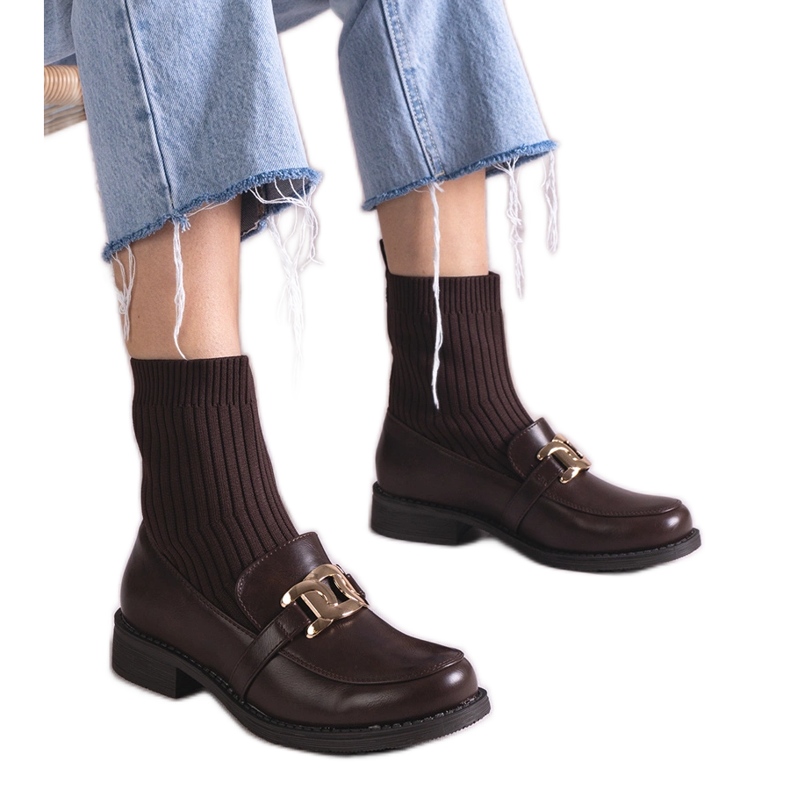 Botine maro cu partea superioară din material textil