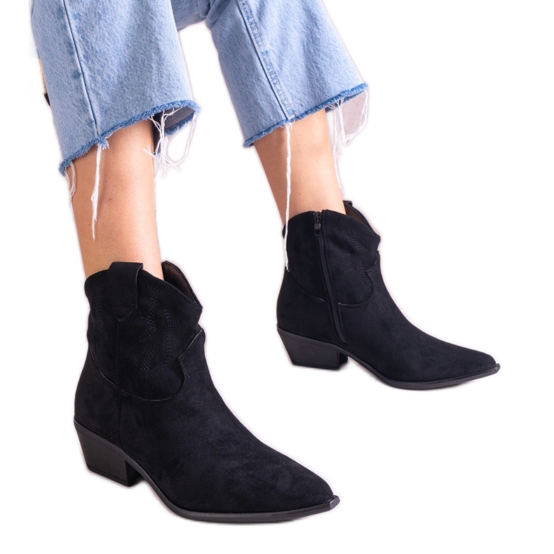 Cizme de cowboy negru gleznă izolată Cizme de cowboy negru gleznă izolată