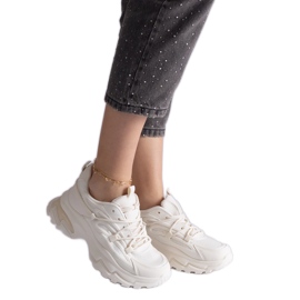 Adidași sportivi bej pe o talpă masivă