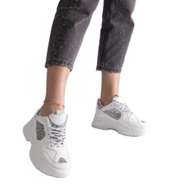 Tenisi albi de dama cu insertii cu sclipici