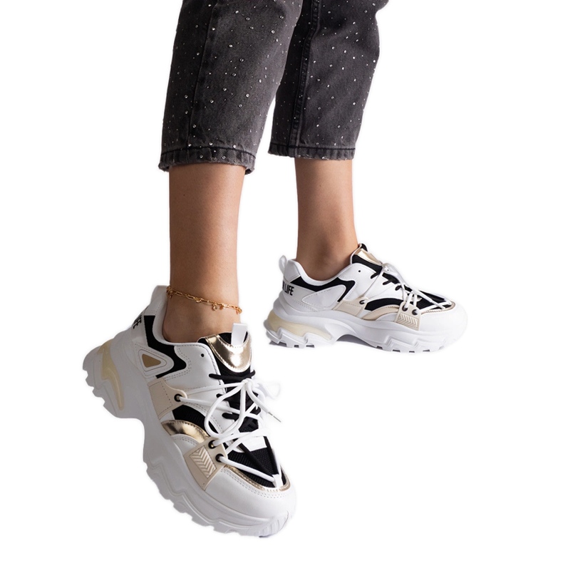 Adidași sport albi și negri