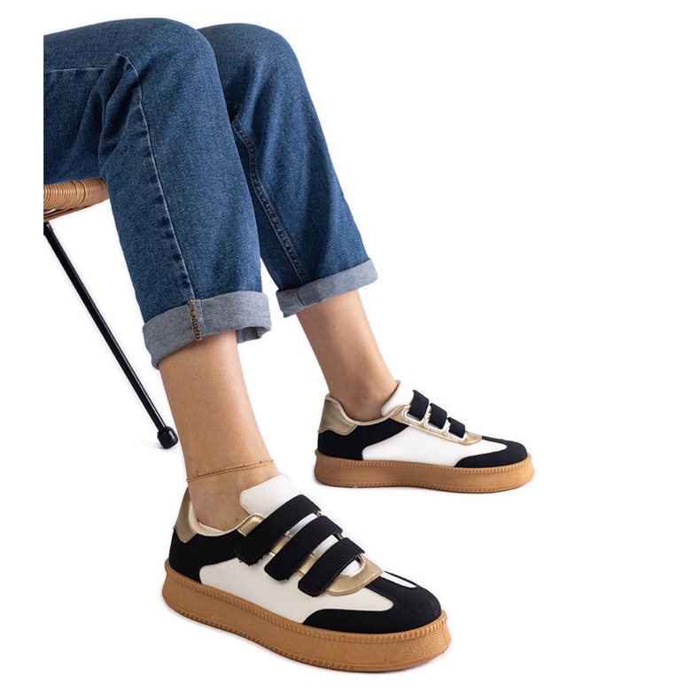 Adidași negri cu închidere cu velcro negru