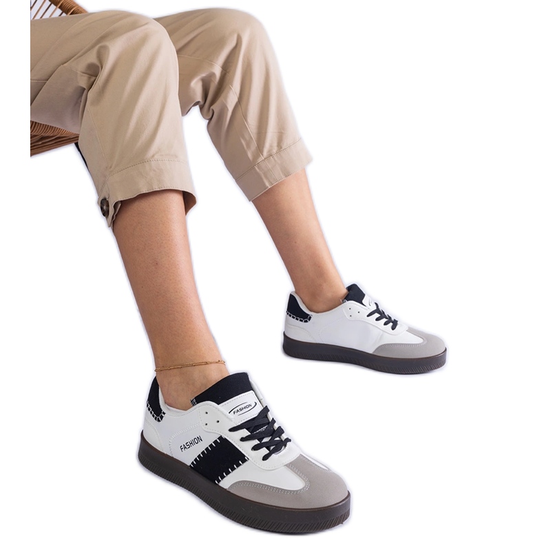 Tenisi albi cu platforma cu cusaturi