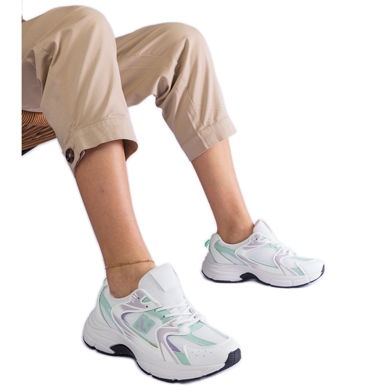 Adidași sport clasici albi și verzi