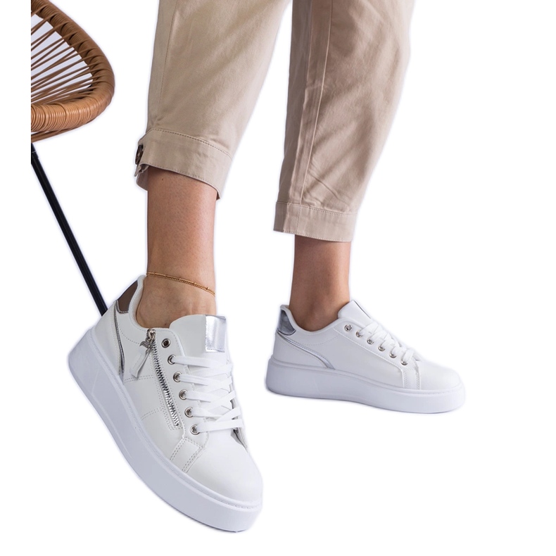 Adidași sportivi albi pentru femei