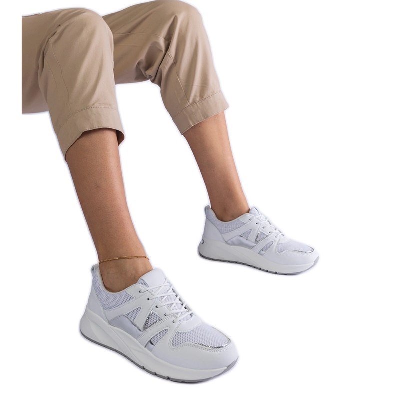 Tenisi albi cu talpa groasa