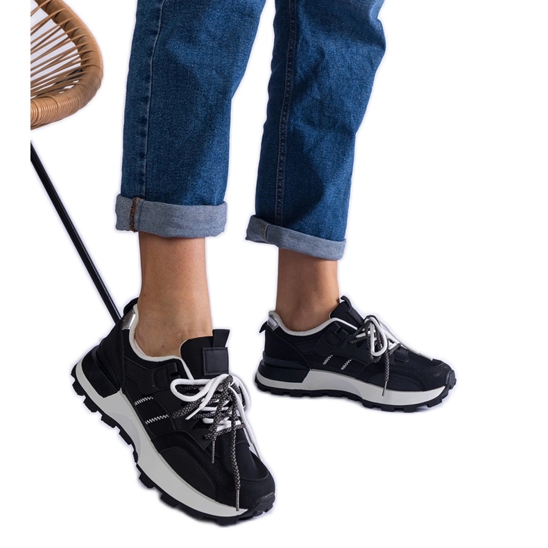 Adidași de femei cu sporturi negre negru