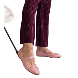 Balerine roz cu o bandă elastică și un arc decorativ